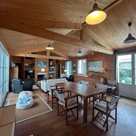 La De Hurlevent بيت للعطل